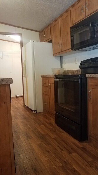Kitchen - 3108 Medina Hwy