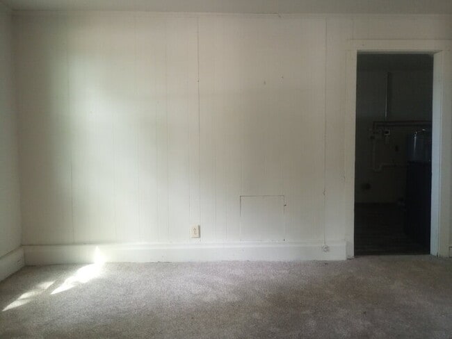 Building Photo - 1 bedroom 1 bathroom duplex in Clinton