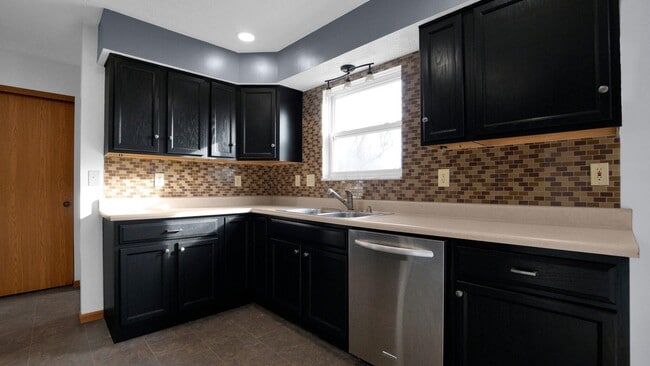 Building Photo - 1602 Covina Dr