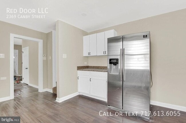 Building Photo - 2369 Canby St