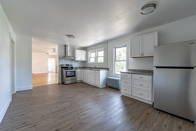 Building Photo - 120 Hillside Ave