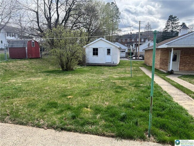 Building Photo - 662 Minor St