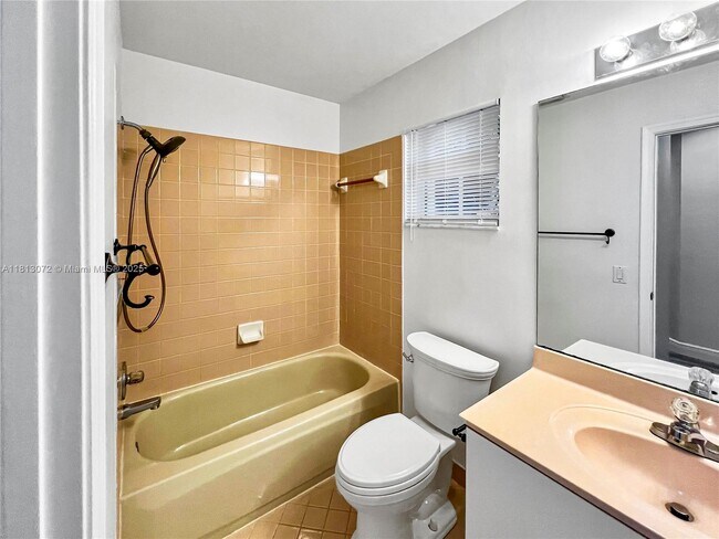 Building Photo - 841 Stanton Dr