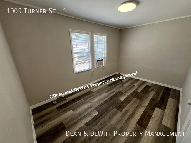 Building Photo - 1009 Turner St