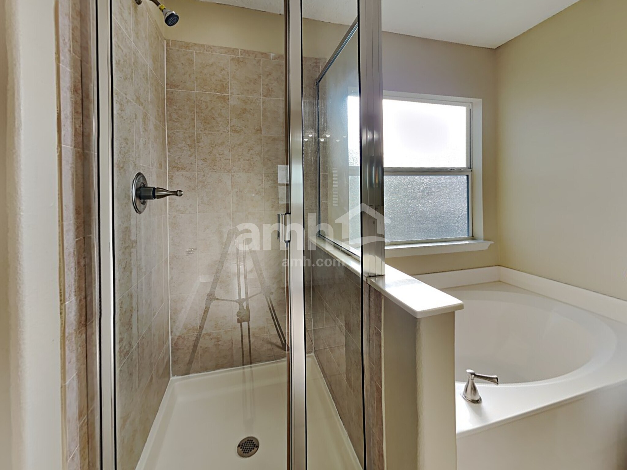 Building Photo - 2425 Adams Lake Blvd