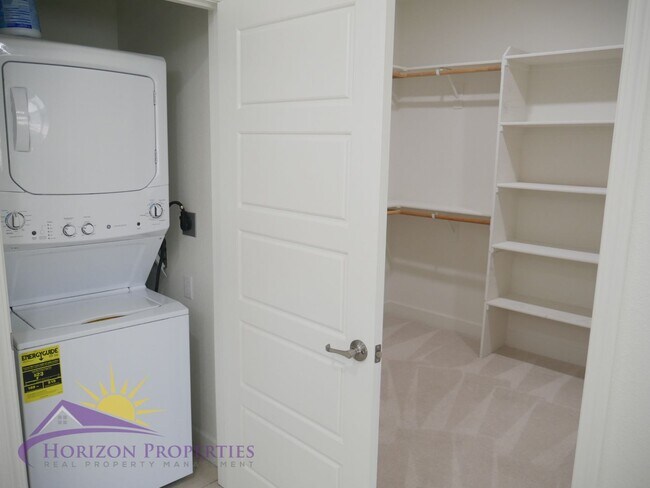 Building Photo - Modern Two-story 4 Bed 3.5 Bath 2,786 sqft...