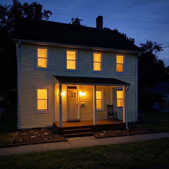 Building Photo - 3307 Monroe St