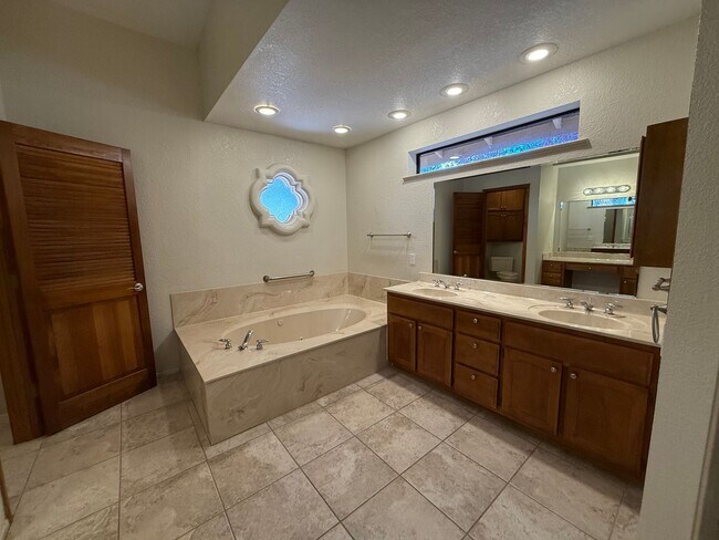 Building Photo - Desirable Uptown Sedona In the Orchards 3 ...