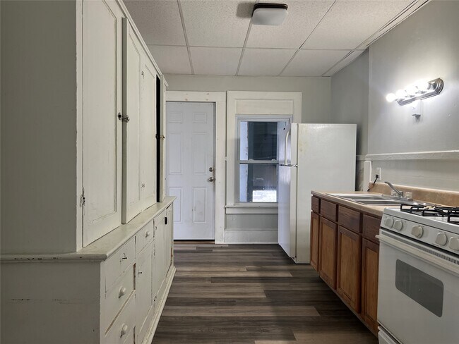 Building Photo - 151 Oak St