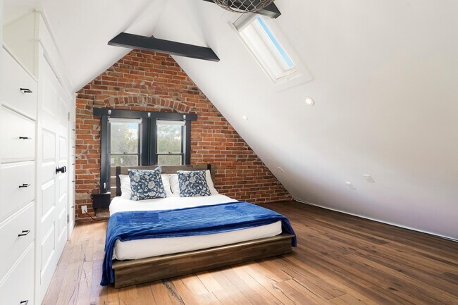 Building Photo - 469 Delaware St