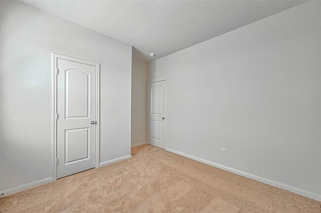 Building Photo - 553 Amberwood Pk Dr