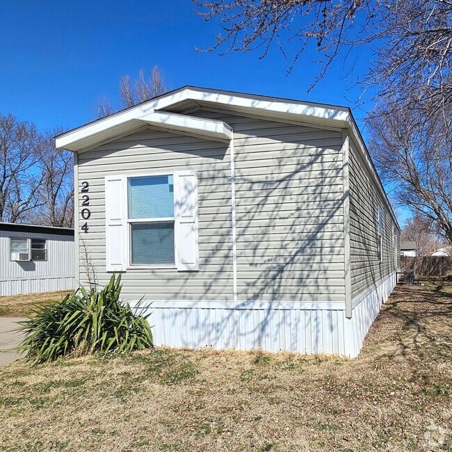 Building Photo - 2204 E Lockwood St