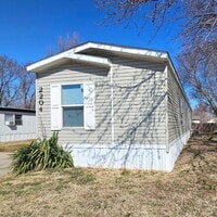 Building Photo - 2204 E Lockwood St