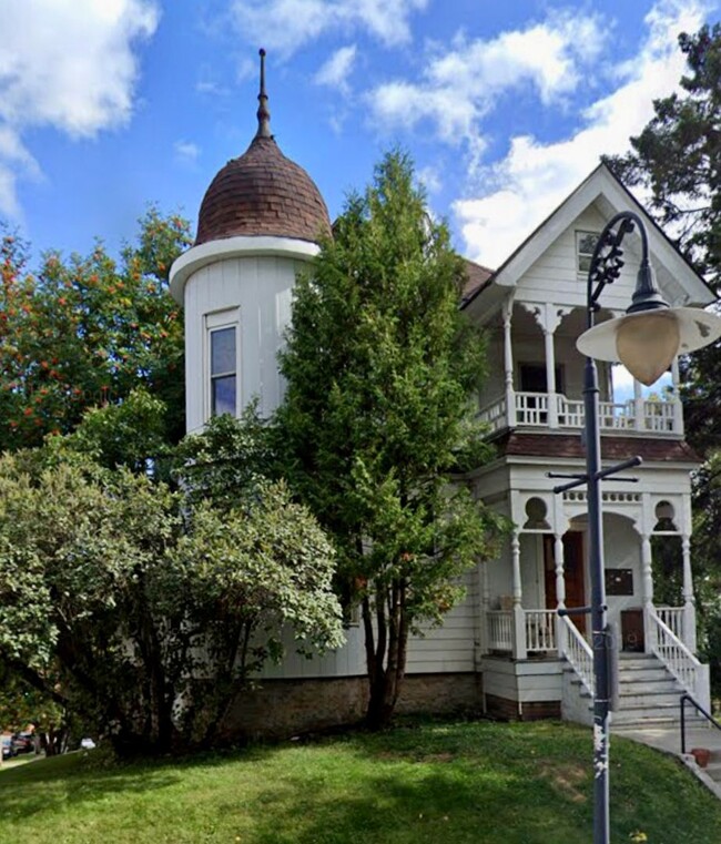 Primary Photo - AVAILABLE JULY - 1 BEDROOM/1 BATHROOM CENT...