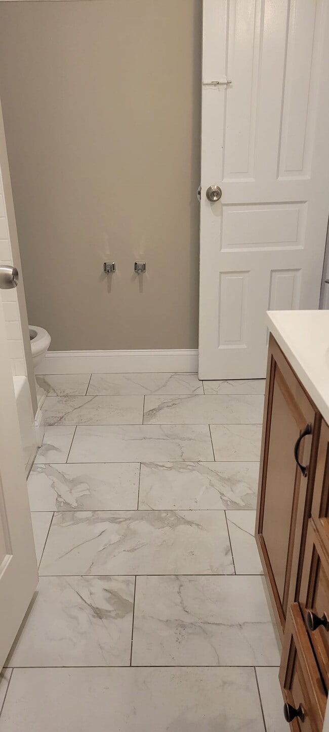 Building Photo - 2248 N Park Ave