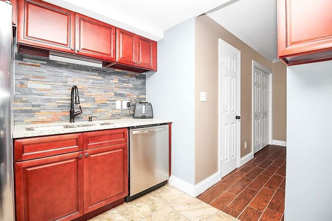 Building Photo - Newly Renovated Condominium in Quail Run
