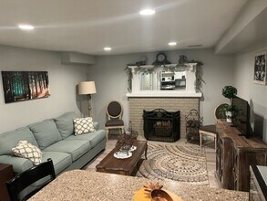 Building Photo - Beautiful apartment close to trails