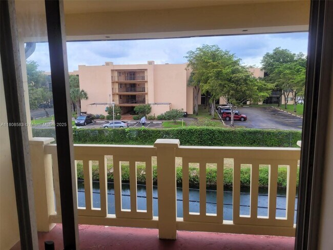Building Photo - 8475 SW 137th Ave