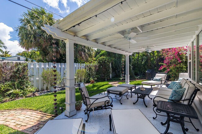 Building Photo - 210 Monceaux Rd