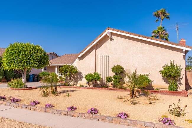 Building Photo - Stunning 4-Bedroom Simi Valley Home with P...