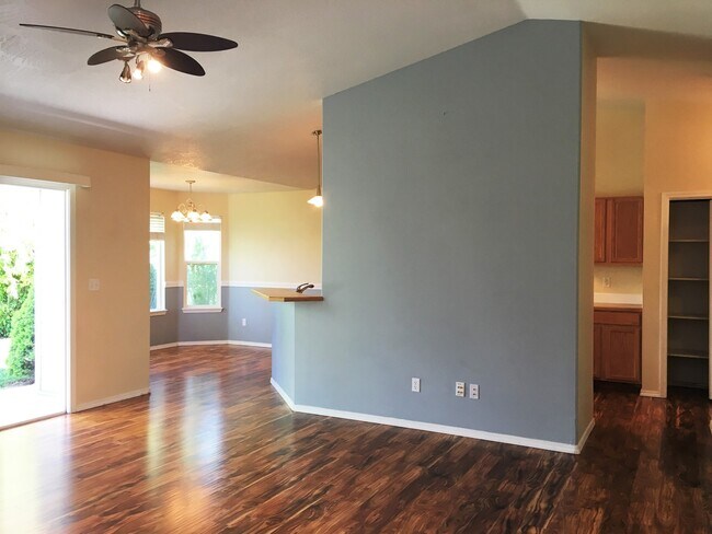 Building Photo - Adorable 3 bd 2 ba home in Vallievue Heigh...