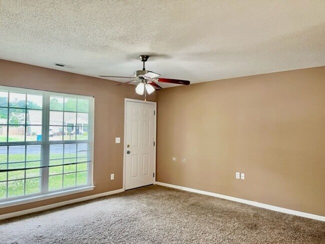 Building Photo - 84 Willowrun Dr