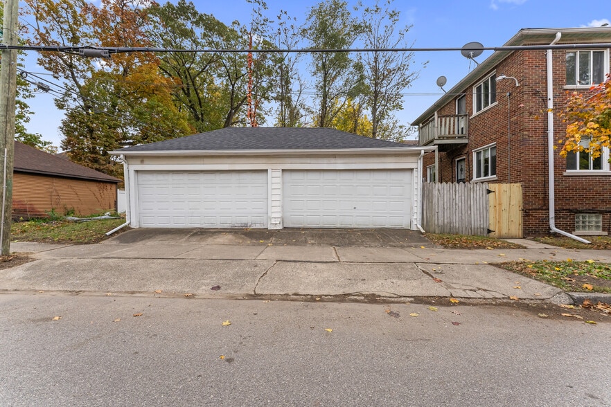 Building Photo - 17614 Roselawn St