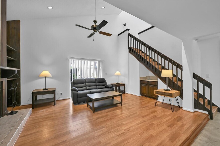 Building Photo - 4011 Coral Springs Dr