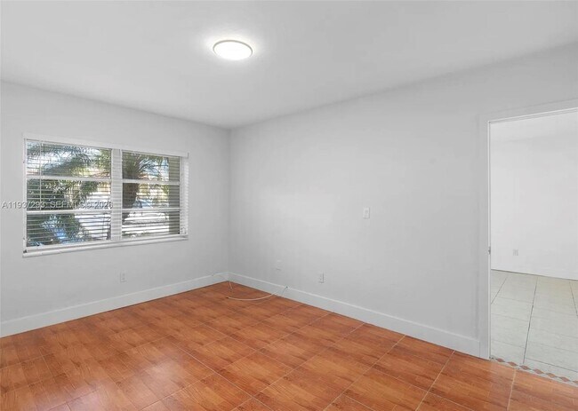 Building Photo - 14013 SW 90th Ave