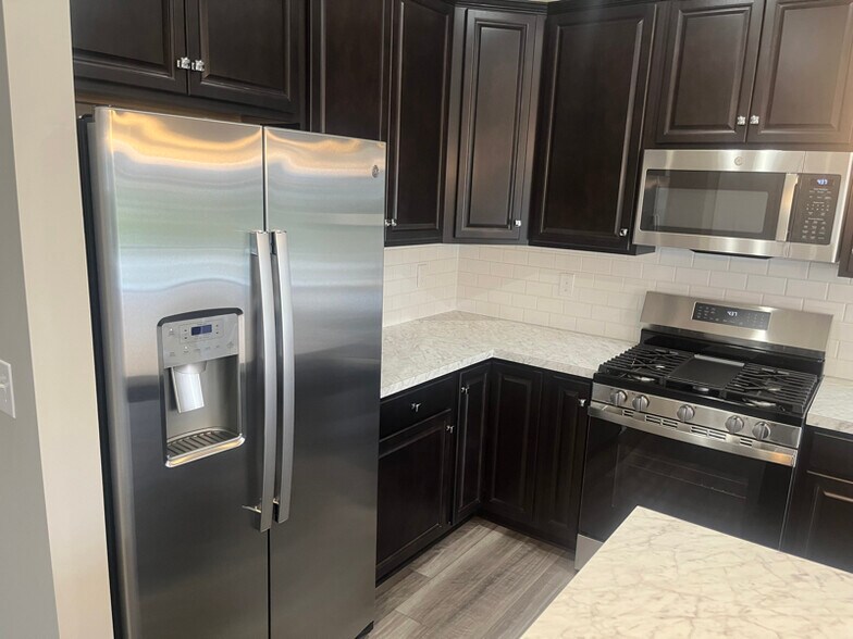 Building Photo - 2712 Drycreek Ct