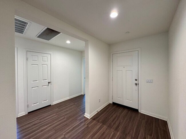 Building Photo - Newly built 4 bedroom Winchester home for ...