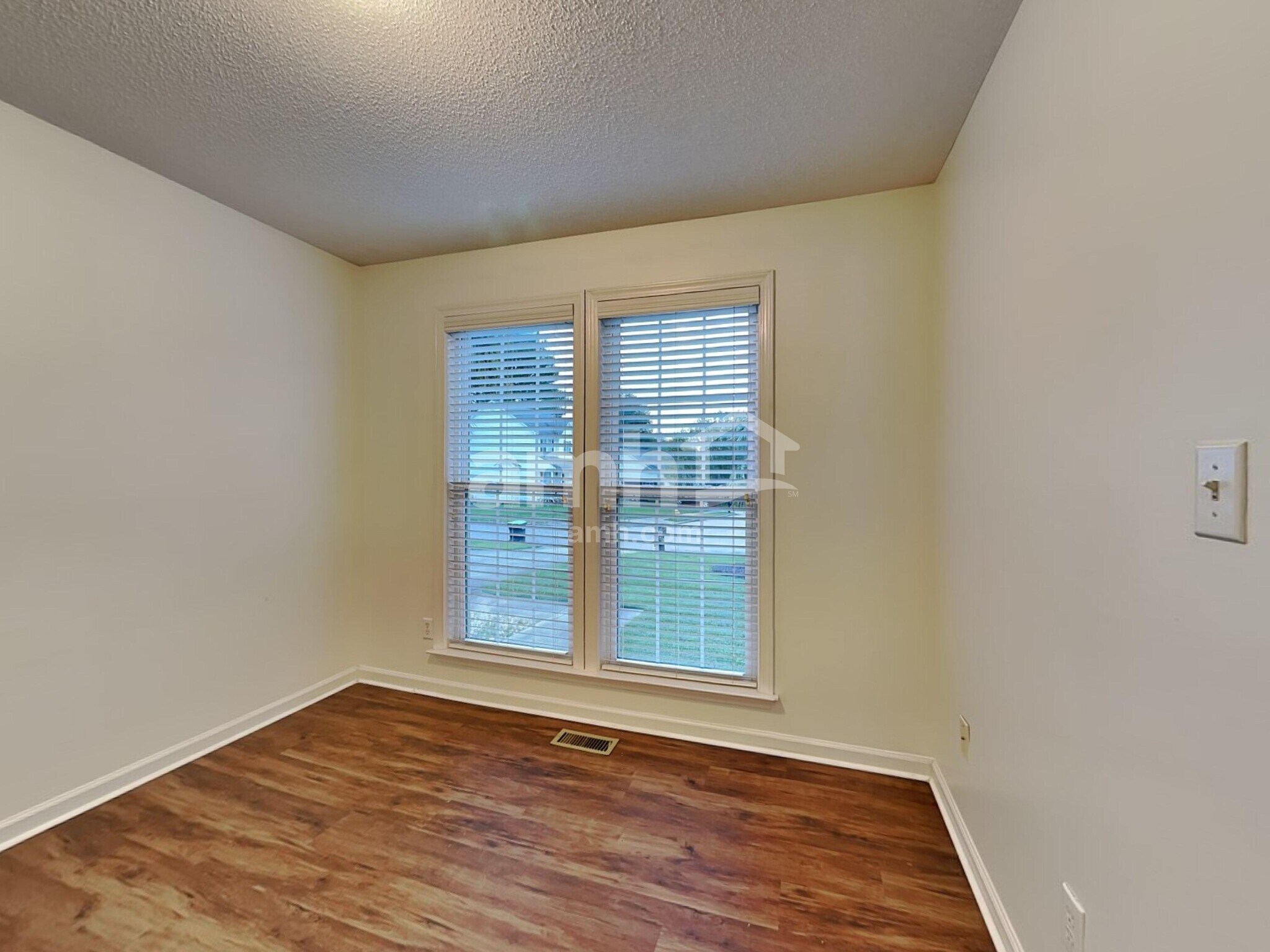 Building Photo - 401 Onyx Ln