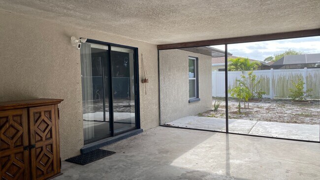 Building Photo - Stunning Remodeled 3BR Home Minutes from Beaches & Shopping