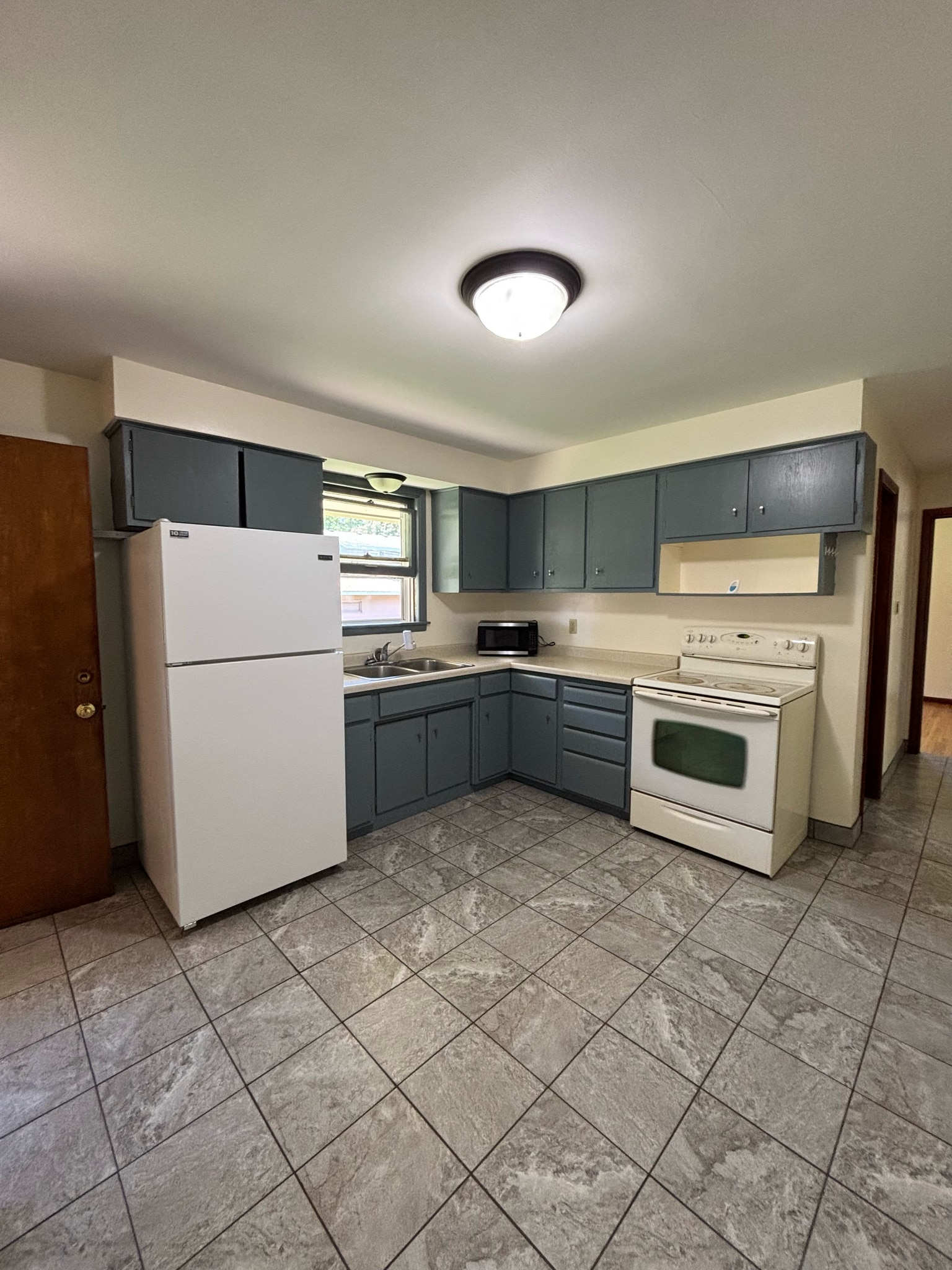 Kitchen - 1708 Ashland St