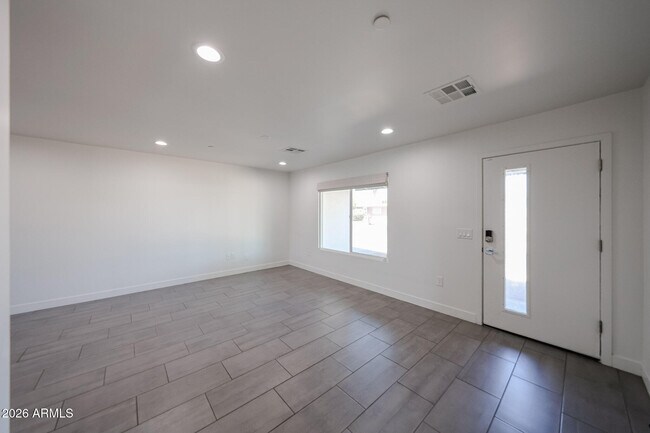 Building Photo - 2651 N 71st Pl