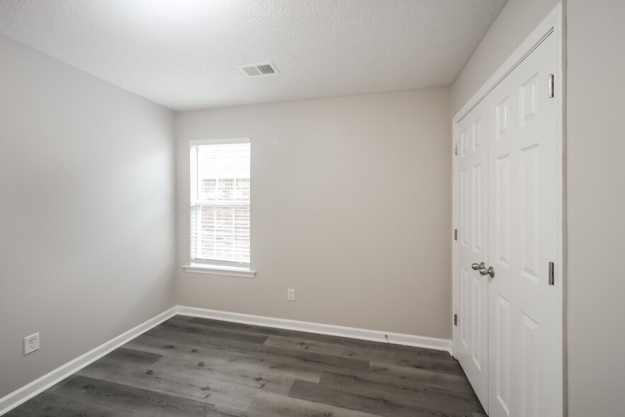 Building Photo - 7959 Ridgedale Dr