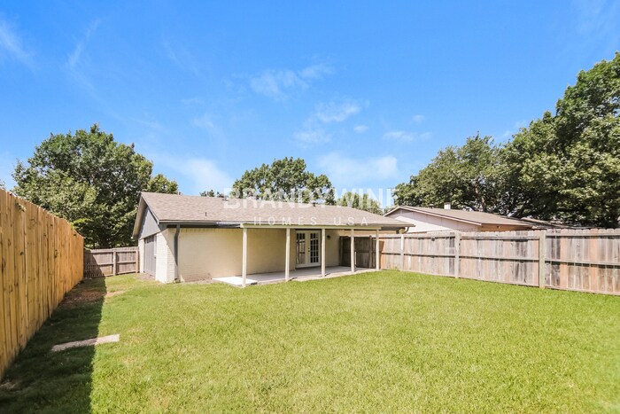 Building Photo - 1821 Whiteoak Dr