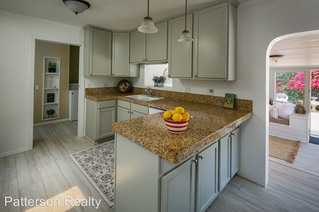 Building Photo - 166 Pier Ave