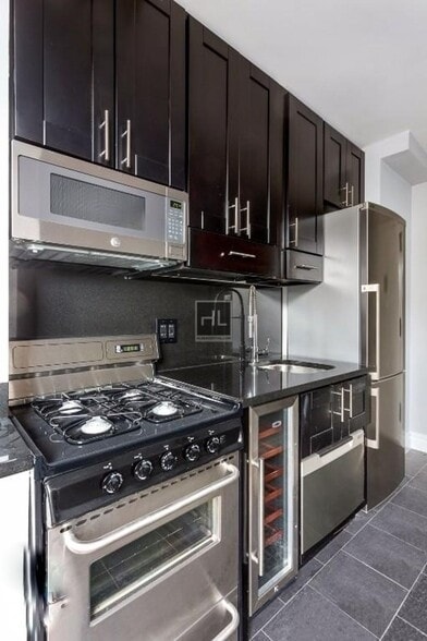 Building Photo - East 13th Street