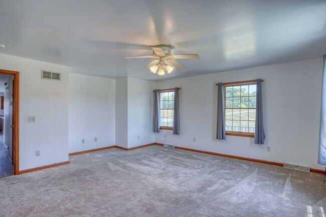 Building Photo - 259 Blackbird Forest Rd