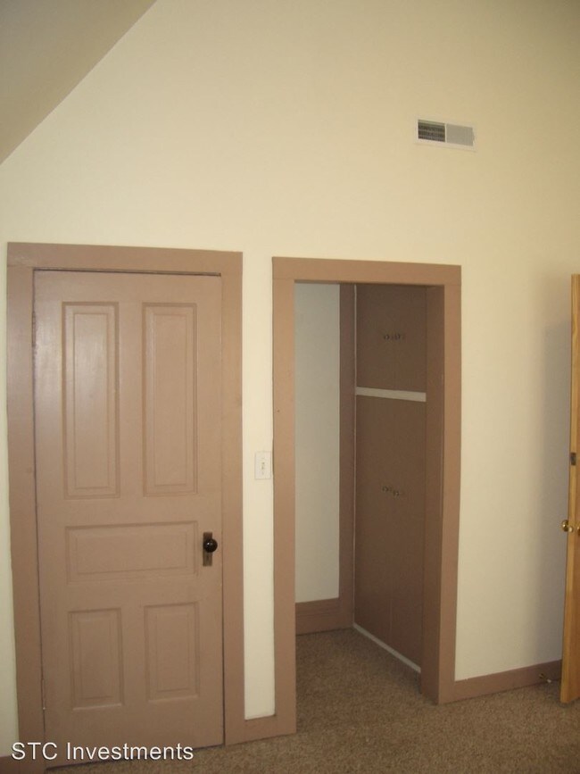 Building Photo - 4 br, 1.5 bath House - 527 N. Lafayette