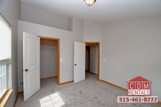 Building Photo - Wonderful Waukee Townhome