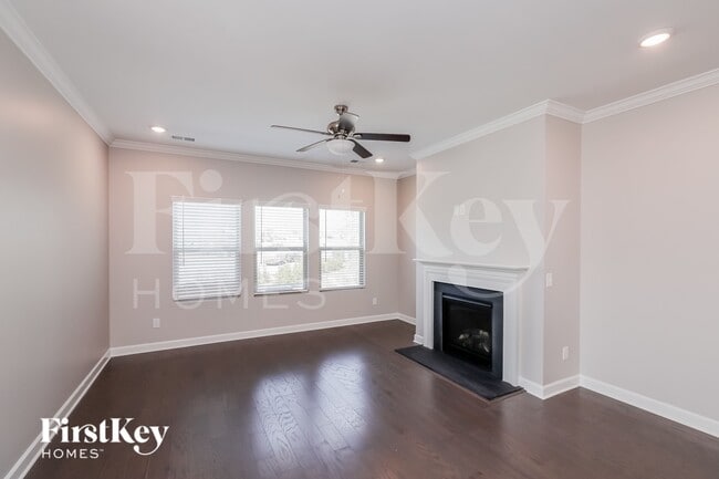 Building Photo - 3207 Elmwood Dr