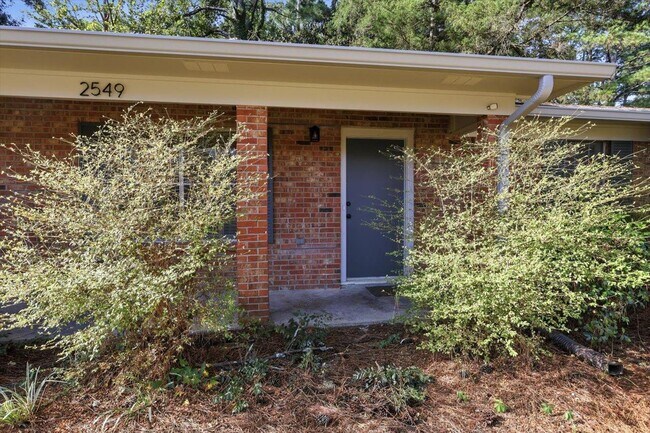 Building Photo - 2549 Jennifer Dr