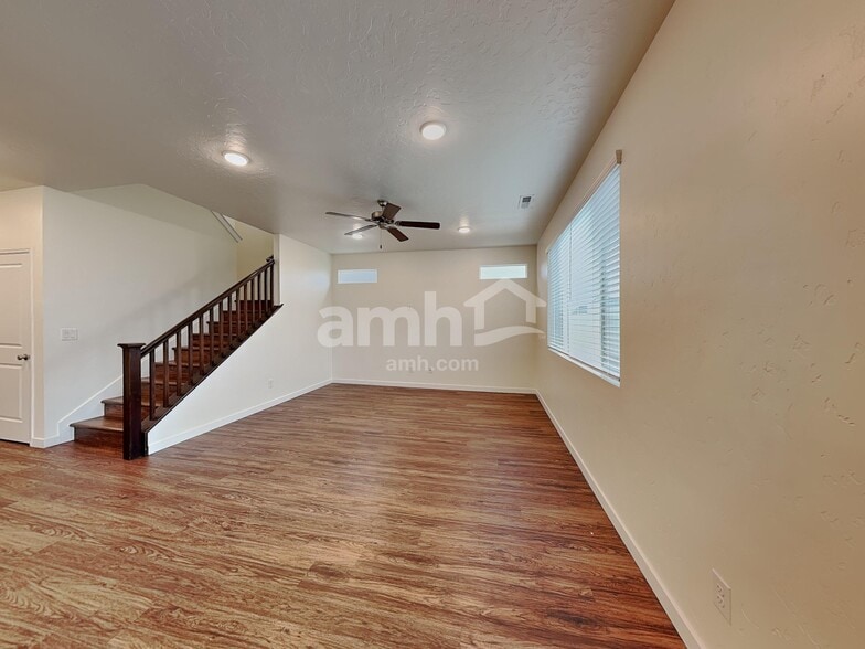 Building Photo - 898 N Garnet Creek Ave