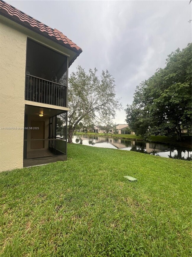 Building Photo - 440 Lakeview Dr