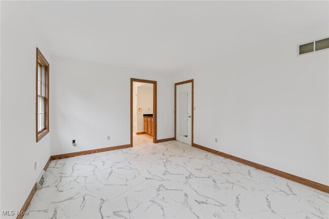 Building Photo - 276 S Bayshore Dr