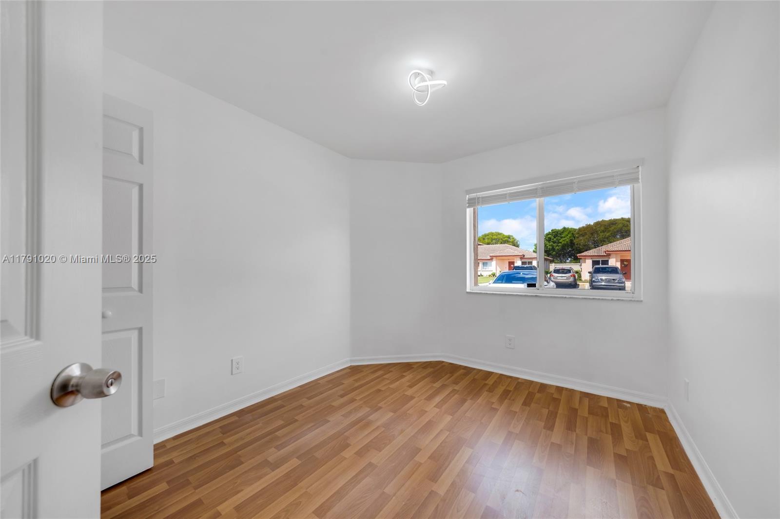 Building Photo - 709 NW 208th Way