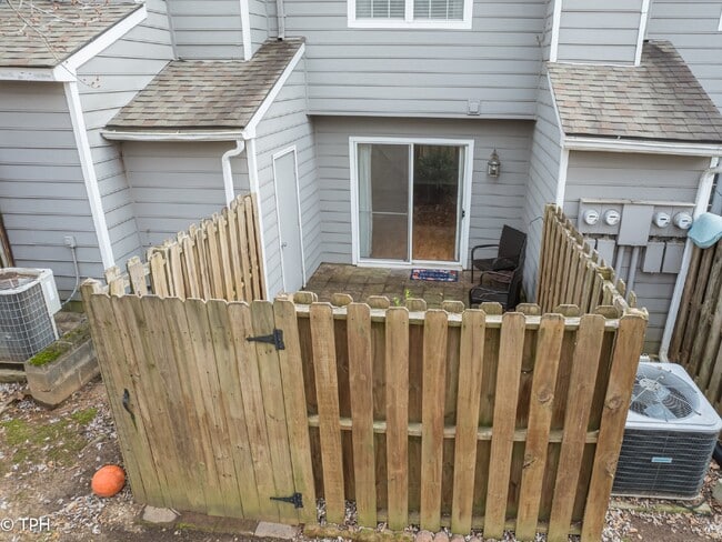 Building Photo - "Charming 2-Bedroom Gem with Granite Elegance in Charlotte's Heart!"