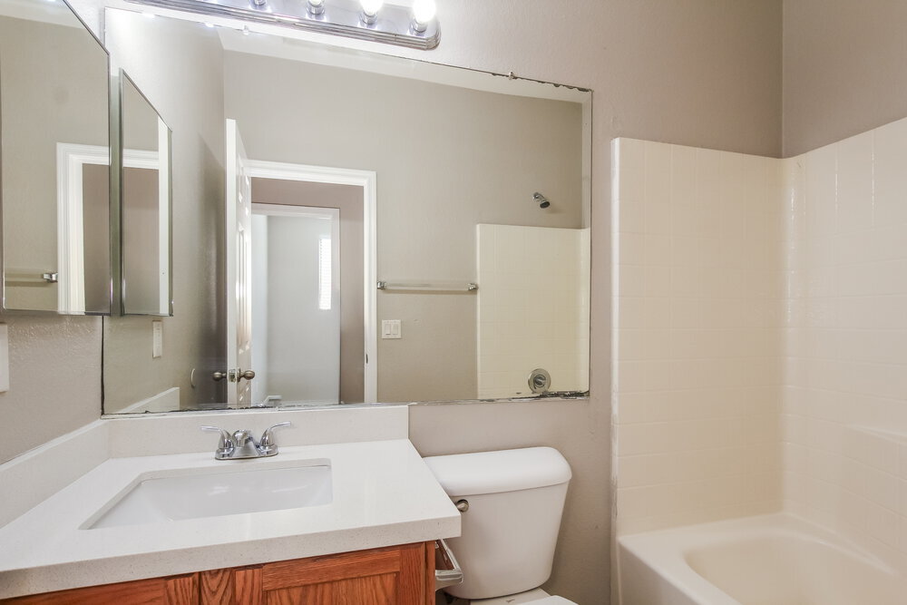 Building Photo - 6639 S 17th Ave